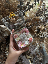 Load image into Gallery viewer, Floral Square Ring Box
